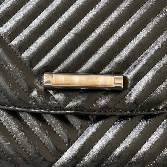 TOPSHOP Quilted silver chain crossbody/handbag - Picture 2 of 3